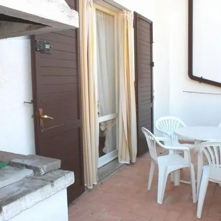 2-zi-fehaus, 1 Stock, Balkon Mit Kamin Und Kleinen Privaten Garten Mit Pp Dom wakacyjny Lido di Scacchi