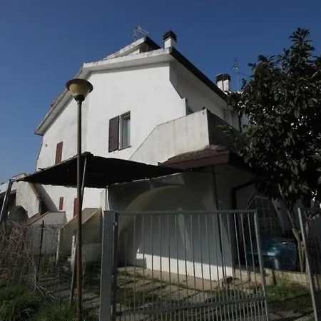 2-zi-fehaus, 1 Stock, Balkon Mit Kamin Und Kleinen Privaten Garten Mit Pp *