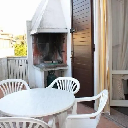 2-zi-fehaus, 1 Stock, Balkon Mit Kamin Und Kleinen Privaten Garten Mit Pp
