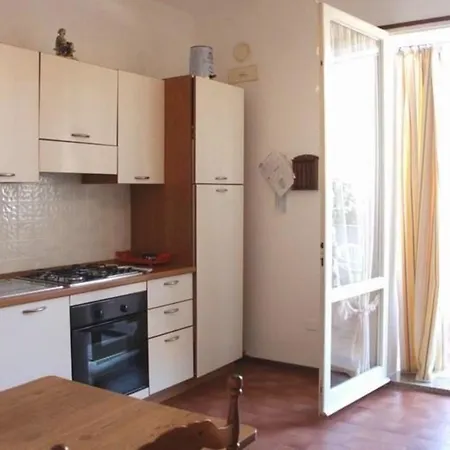 2-zi-fehaus, 1 Stock, Balkon Mit Kamin Und Kleinen Privaten Garten Mit Pp * ليدو دي سكاشي