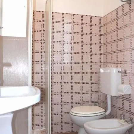 2-zi-fehaus, 1 Stock, Balkon Mit Kamin Und Kleinen Privaten Garten Mit Pp